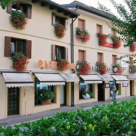 Hotel Ristorante Cigno - Camere And Aparthotel Латизана Экстерьер фото