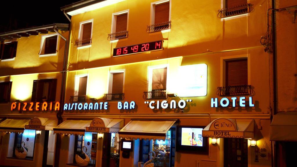 Hotel Ristorante Cigno - Camere And Aparthotel Латизана Экстерьер фото