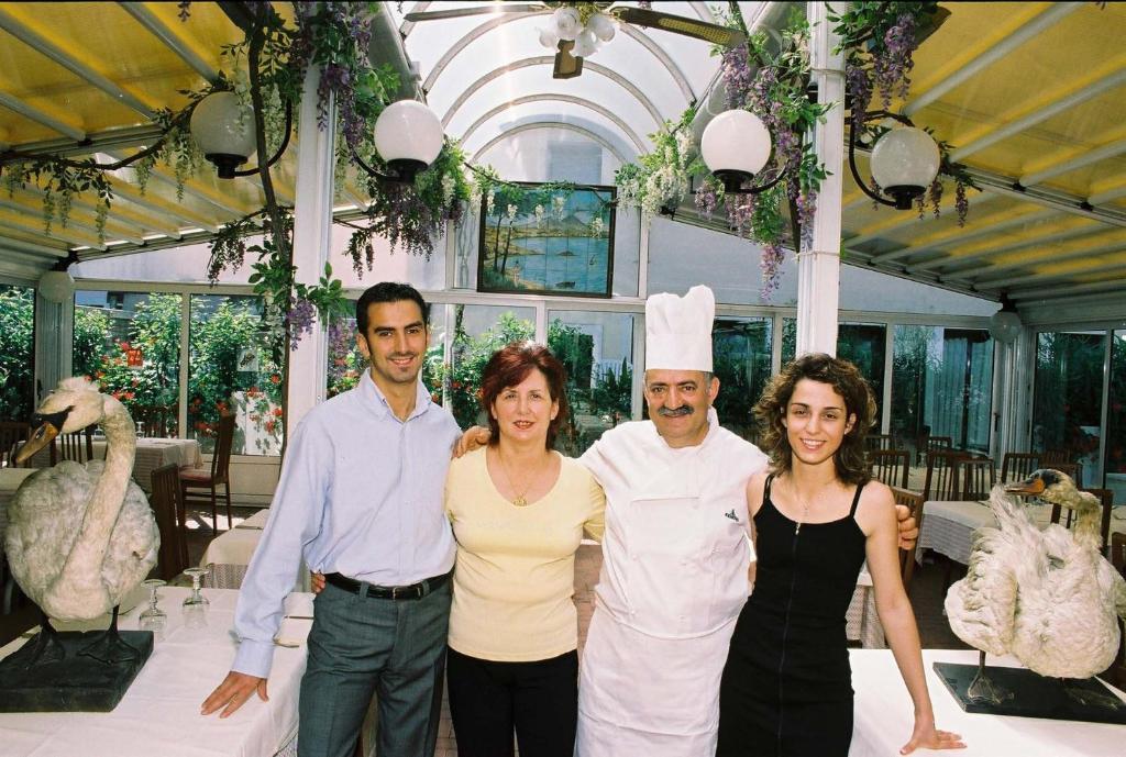 Hotel Ristorante Cigno - Camere And Aparthotel Латизана Экстерьер фото
