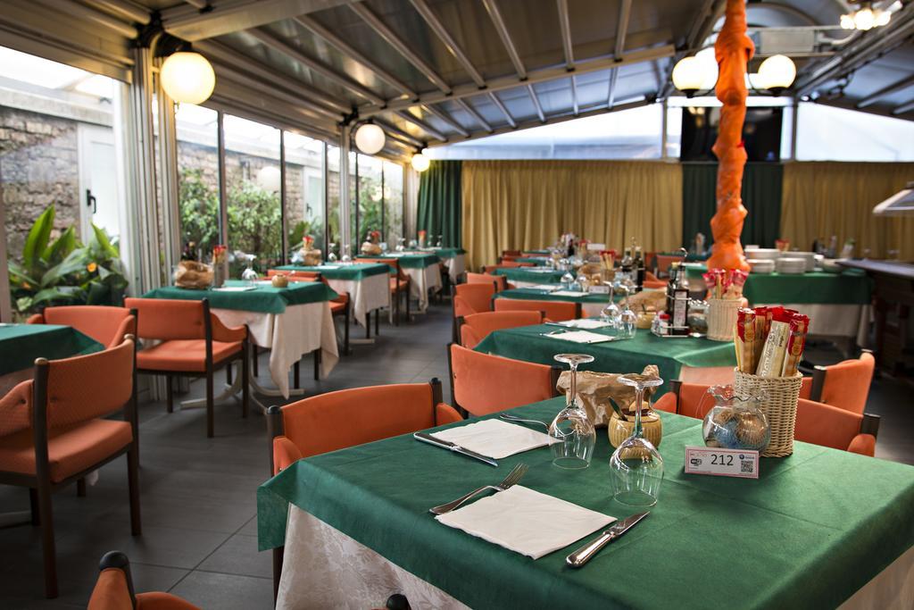 Hotel Ristorante Cigno - Camere And Aparthotel Латизана Экстерьер фото