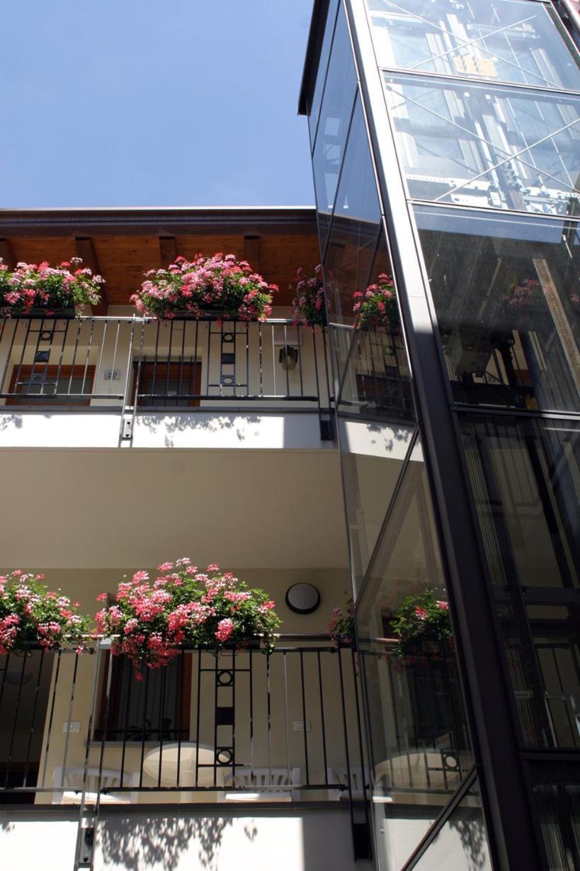 Hotel Ristorante Cigno - Camere And Aparthotel Латизана Экстерьер фото